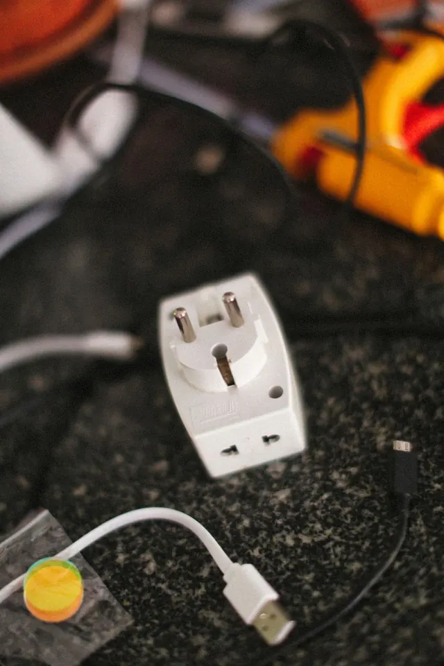 Adaptateur de voyage universel